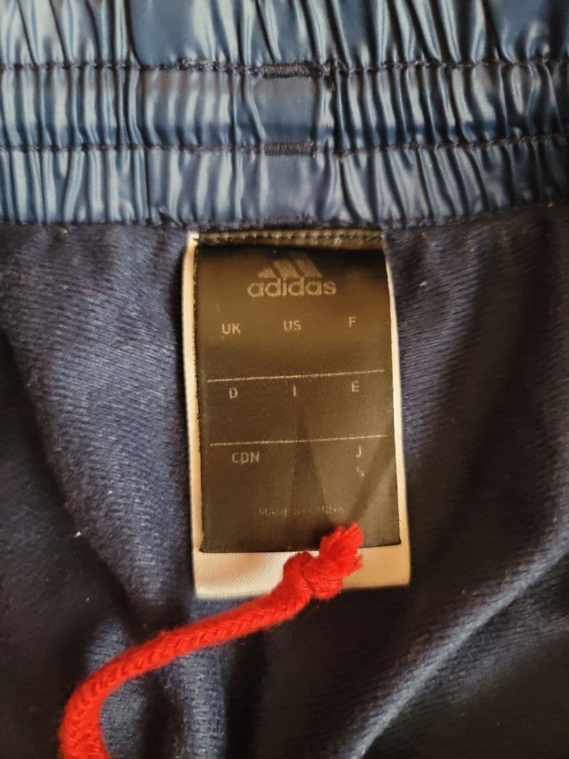 adidas　ナイロン上下（ピステ／ウィンドブレーカー）サイズS