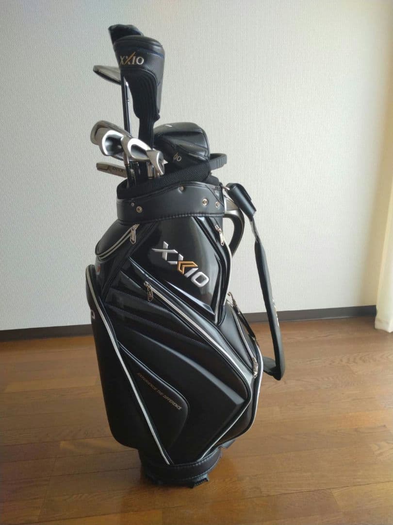 XXIO ブラック キャディバッグ のみです
