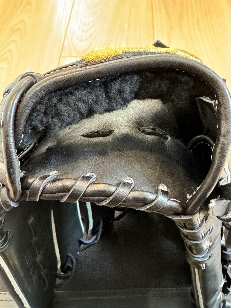 【美品】アンダーアーマー　野球硬式グラブ　外野手用　黒　(1300671）