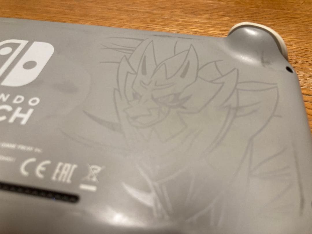 Switch Lite 剣盾仕様　スイッチライト　本体割れあり