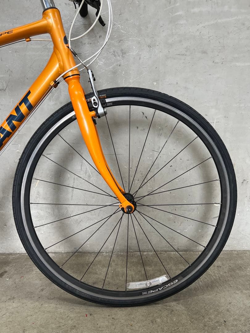 クロスバイク　GIANT ESCAPE R3 ジャイアント　前後タイヤ新品‼️