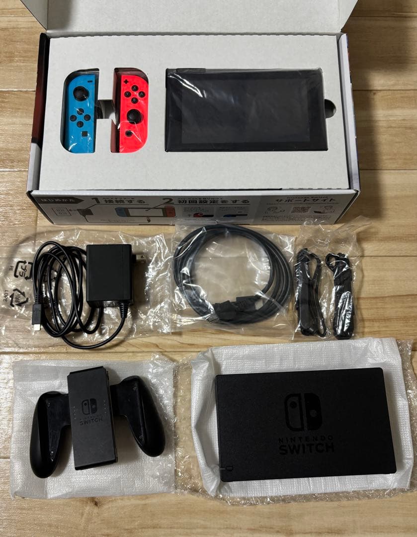 Nintendo Switch本体　付属品完備品　未使用純正キャリングケース付き