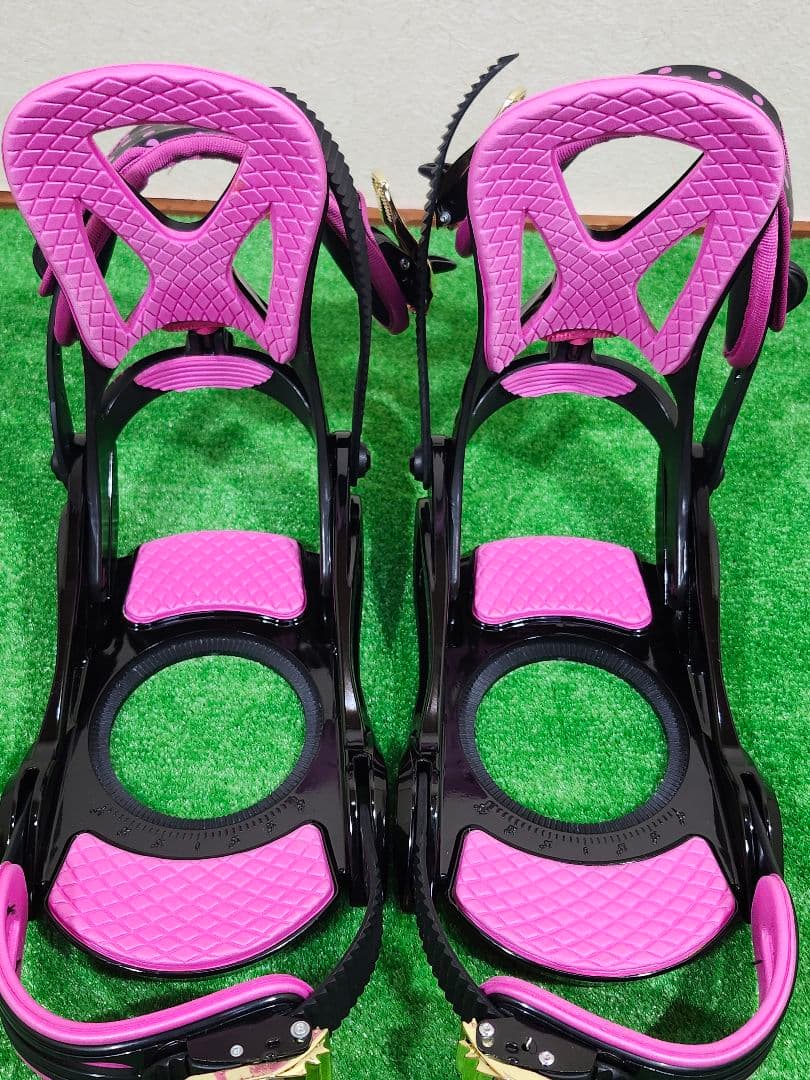 BLACK＆WHITEのレディーススノーボード2点セット