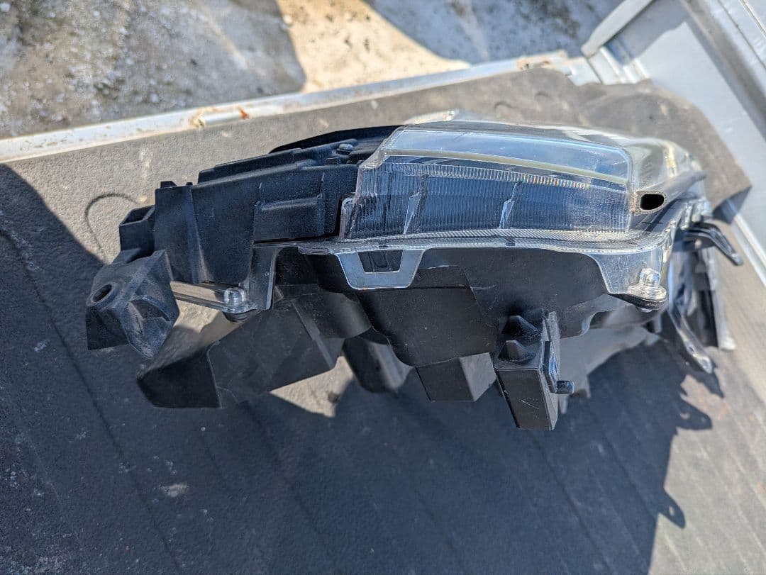 30 アルファード右ヘッドライト　ジャンク品☆