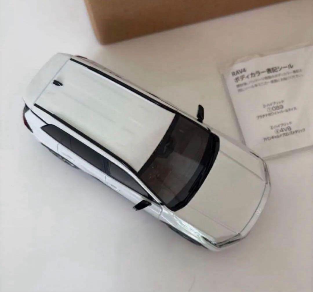 トヨタ 新型RAV4 ミニカー カラーサンプル プラチナホワイトパール【非売品】