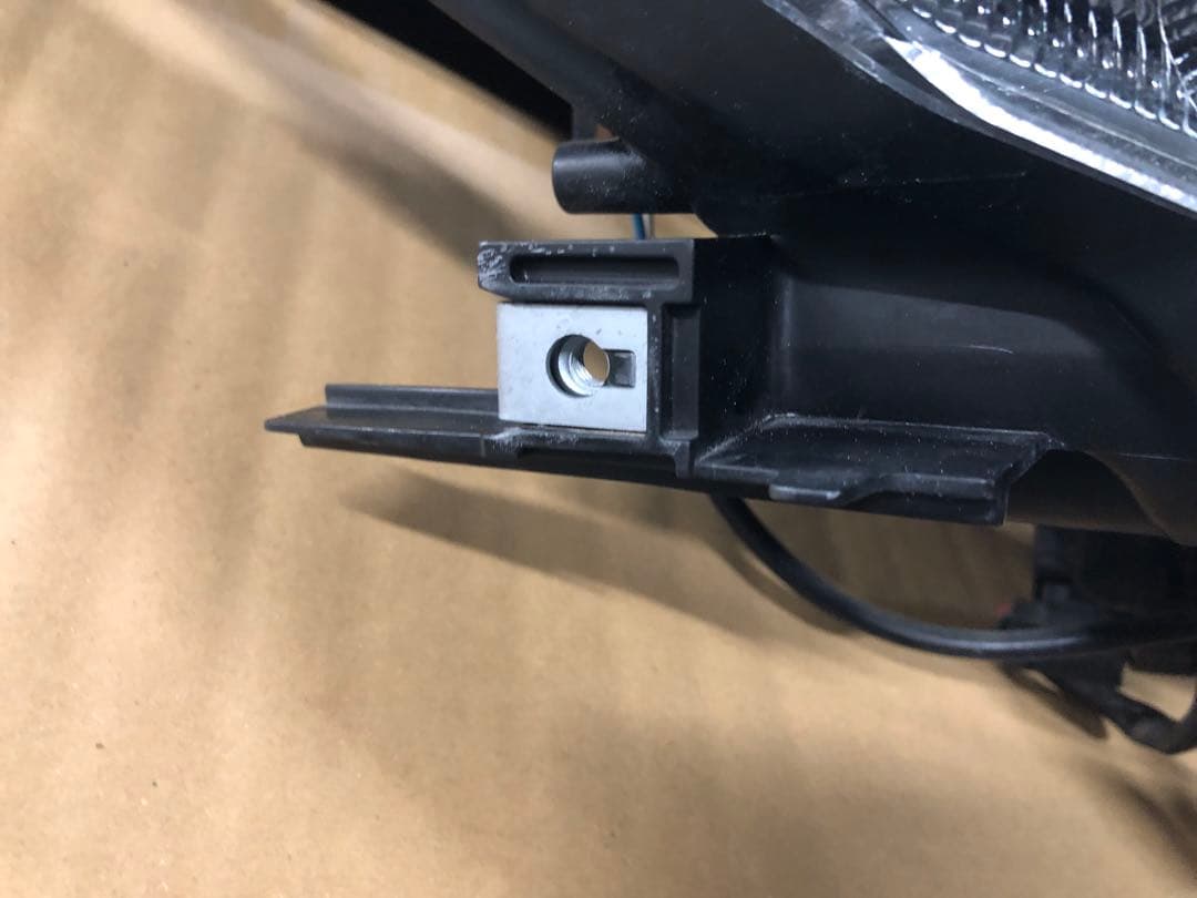 トヨタノア80前期右ヘッドライトLED ICHIKOH28-227