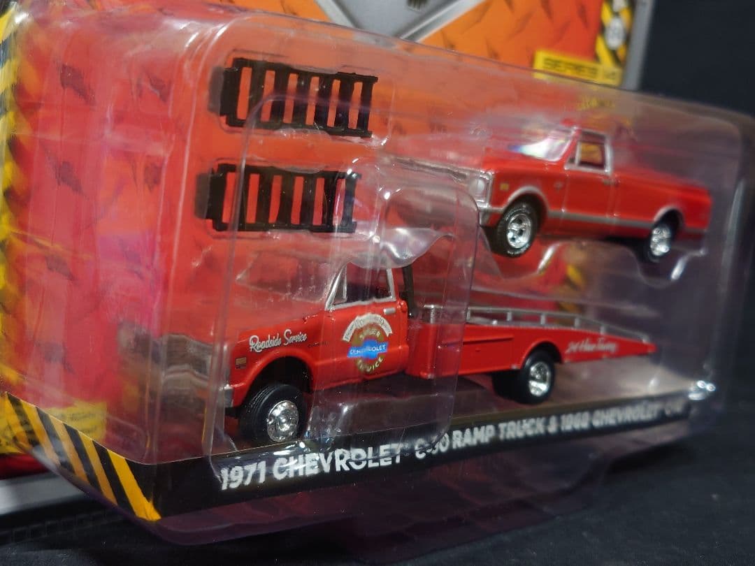 グリーンライト1/64Scaleミニカーシボレーフォードランプトラック3台セット