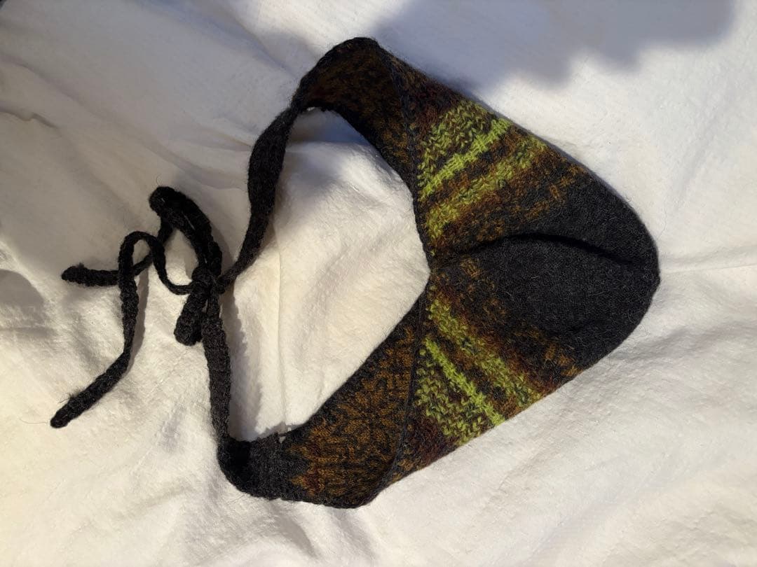 Perverze 黒と緑のストライプ ニット帽