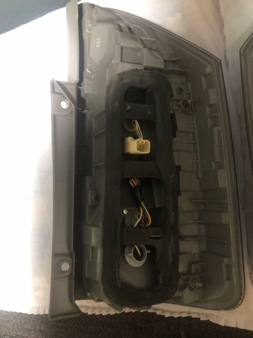 トヨタ　ヴォクシー　VOXY 純正テールライト左右セット　動作確認済み　中古品