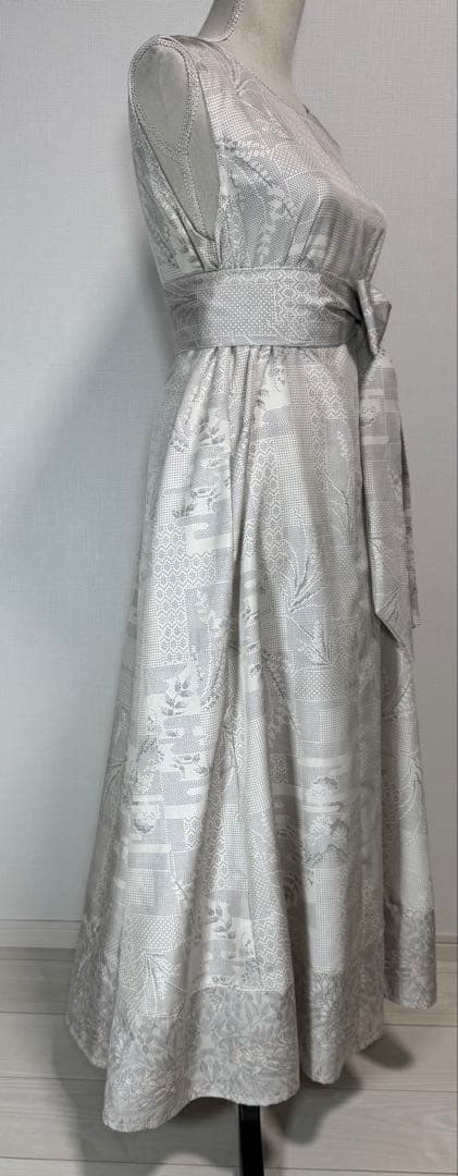 着物リメイク白大島紬裾切り替えロングフレアワンピース（後ろVネック）着丈127㎝