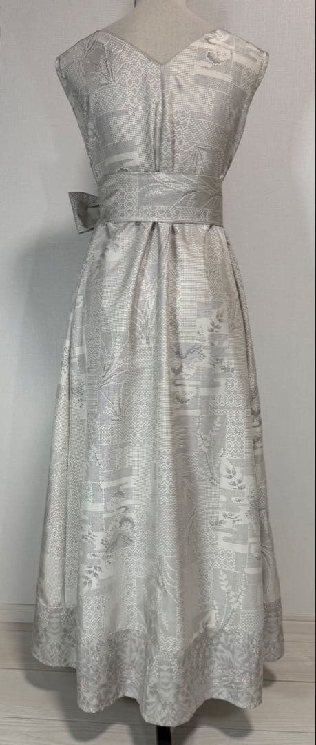 着物リメイク白大島紬裾切り替えロングフレアワンピース（後ろVネック）着丈127㎝