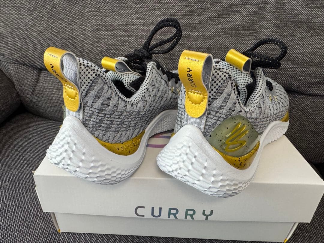 UNDER ARMOR CURRY10 YOUNG WOLF13アンダーアーマー