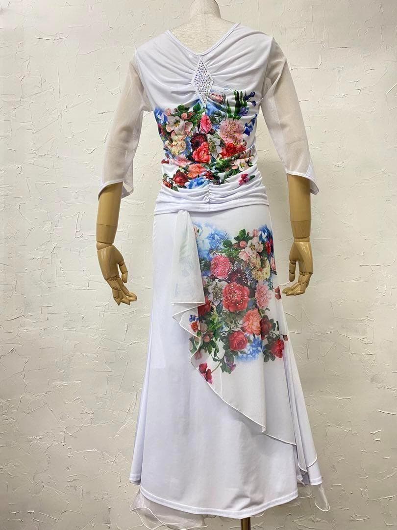 【カラフル】新品　花柄　白　フラワープリント　社交ダンスツーピース　ｄ008