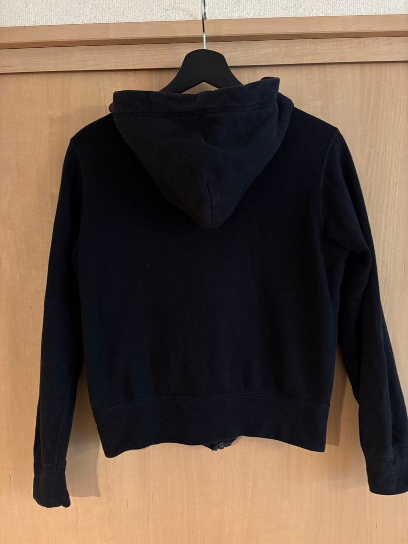 PLAY ブラックジップアップパーカー