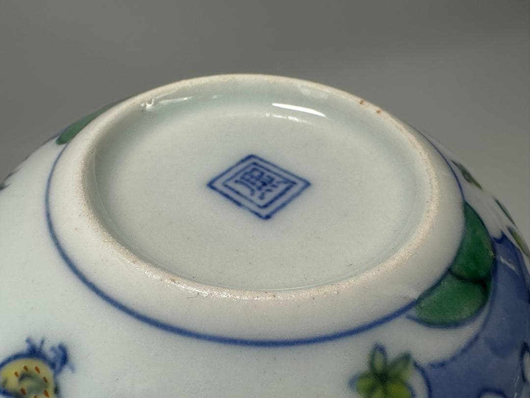 景徳鎮製　豆彩鶏文杯　盃　斗彩