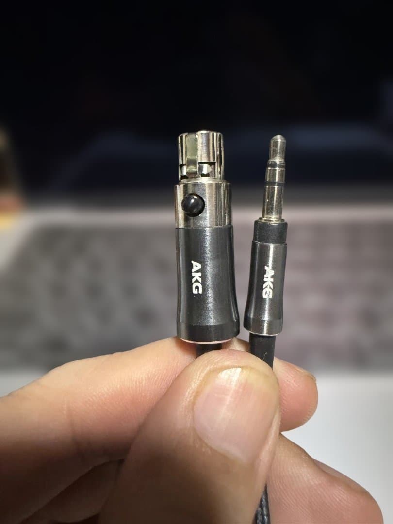 AKG Ｃ200ケーブル付き AKG K712 PRO （キャリングポーチ欠品）