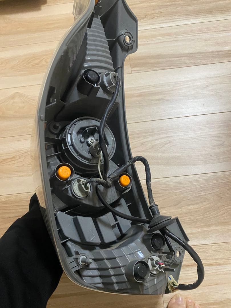 美品　トヨタ　アクア　NHP10　前期　純正右テールライト