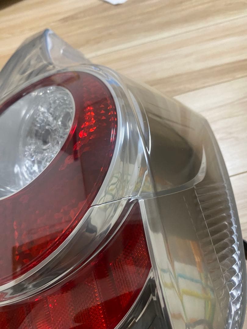 美品　トヨタ　アクア　NHP10　前期　純正右テールライト