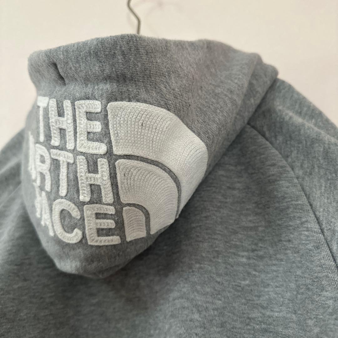 THE NORTH FACE グレー フード付きパーカー　刺繍ロゴ