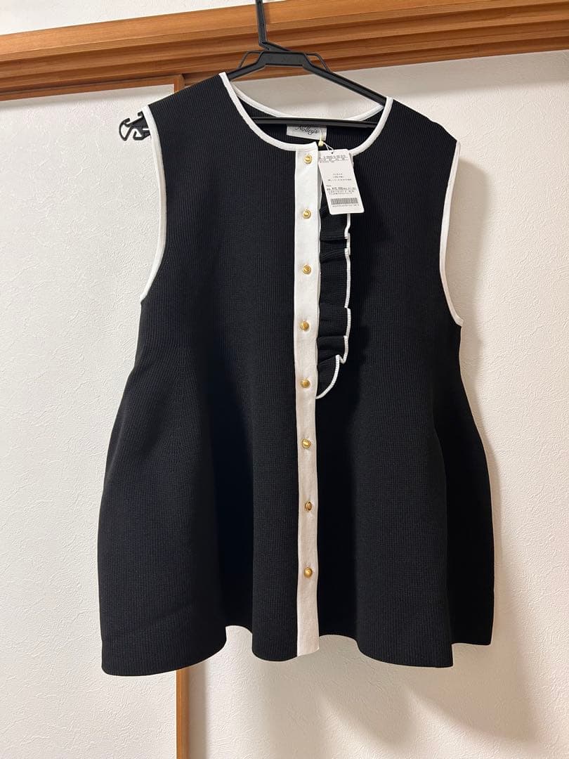 週末価格　Nolley’s フリル付きペプラムベスト　ブラック