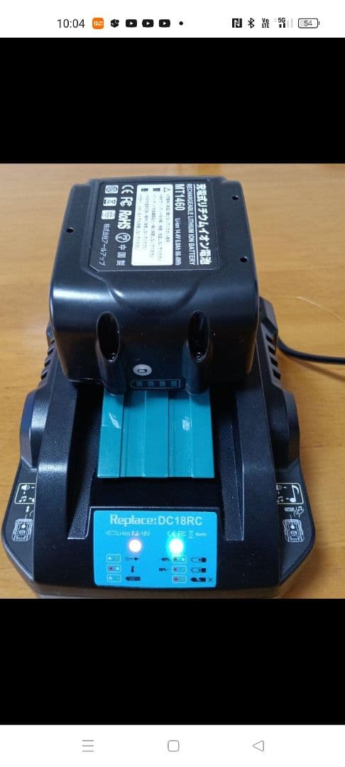 リール用バッテリーと急速充電器