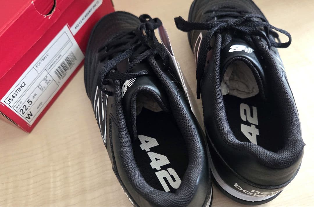 【22.5 cm W幅】ニューバランス トレーニングシューズ 442 v2