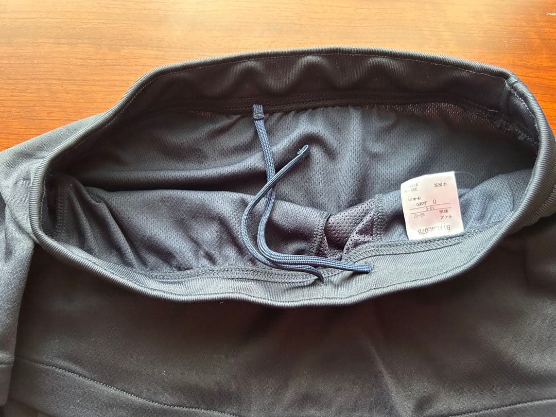 バボラ テニスウェア　紺色スコート　Oサイズ　新品