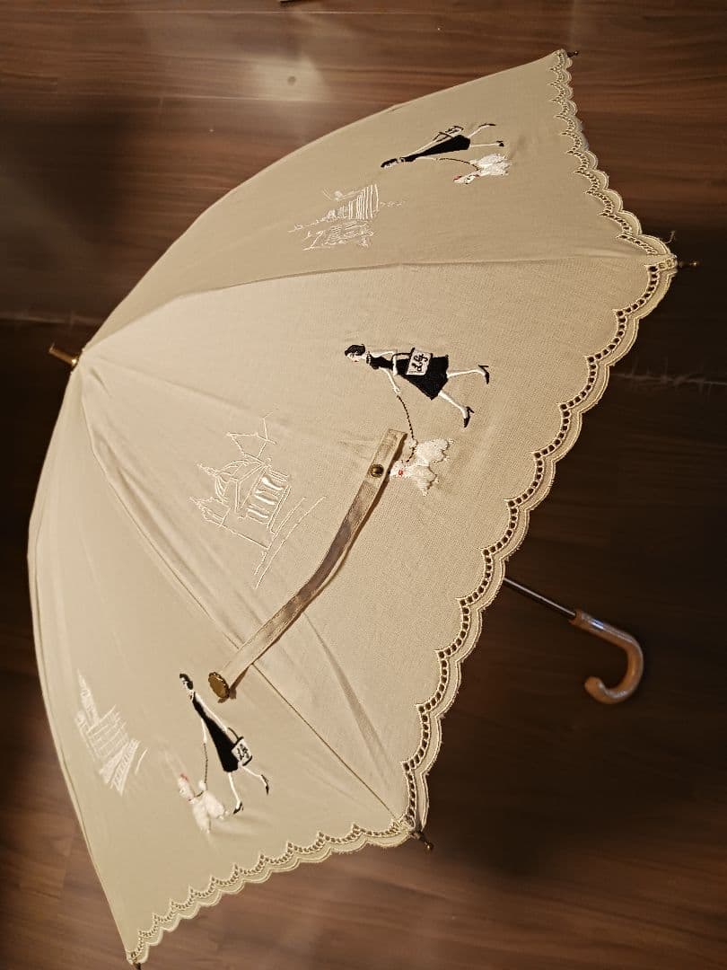 再値下！8888→ラスト1品LULU　GUINNESS刺繍入りベージュ晴雨兼用