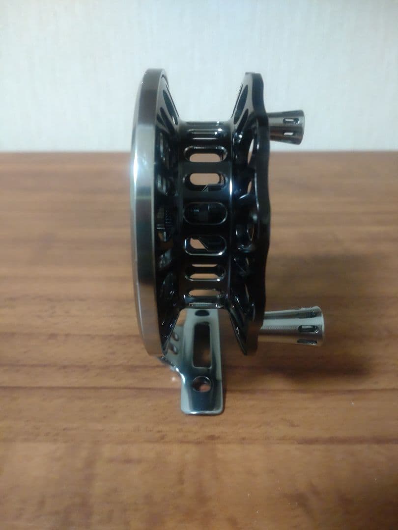 宇崎日新インヴィクタ クロダイ RND 85 BG 　ブラック/シルバー