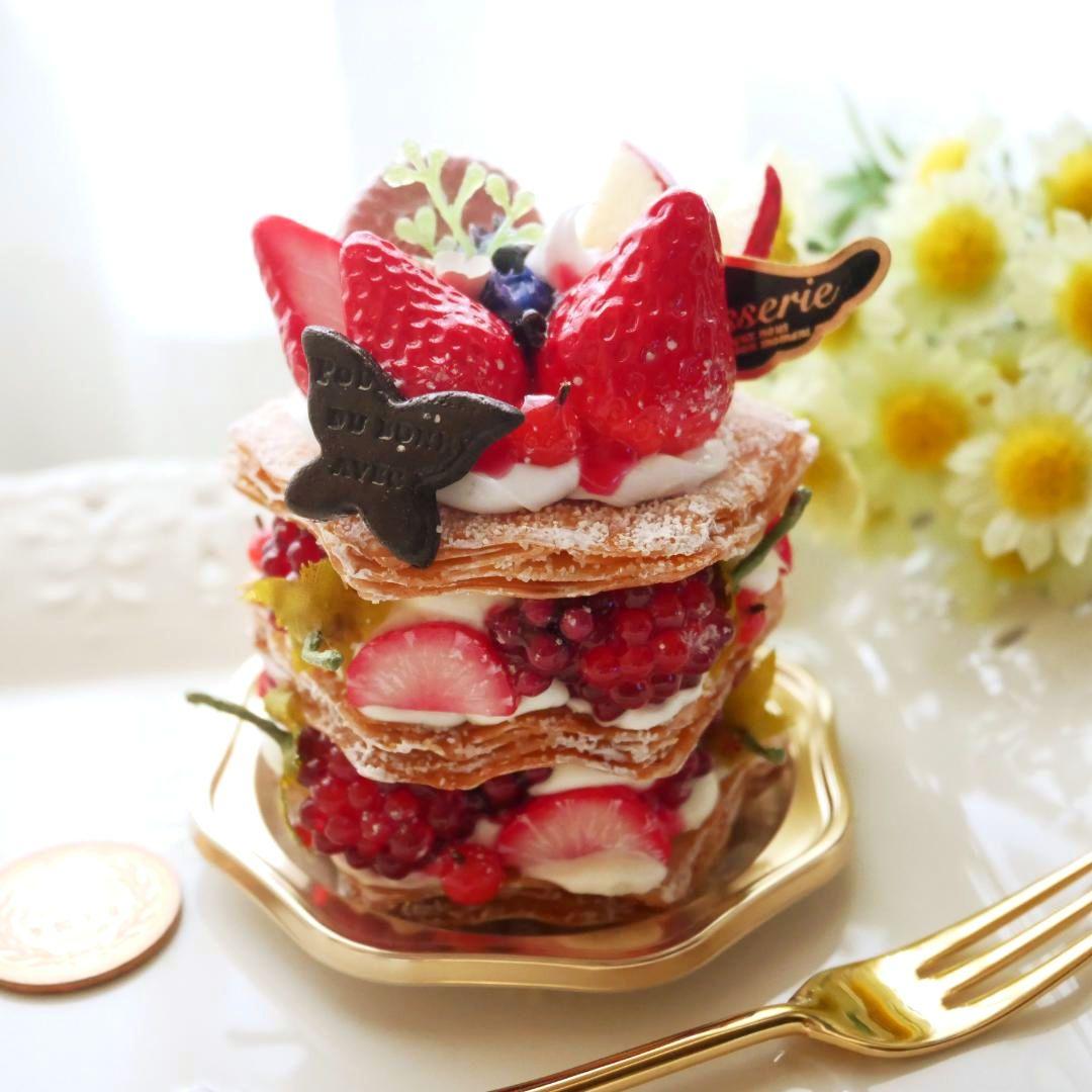 フェイクスイーツ◆苺＆ラズベリー♡六角型パリパリミルフィーユ◆リアルサイズケーキ