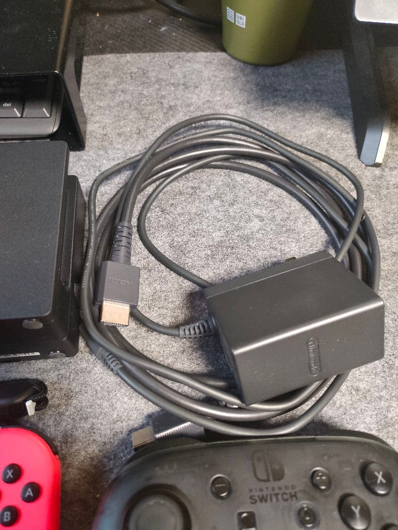 任天堂Switch　本体+コントローラ