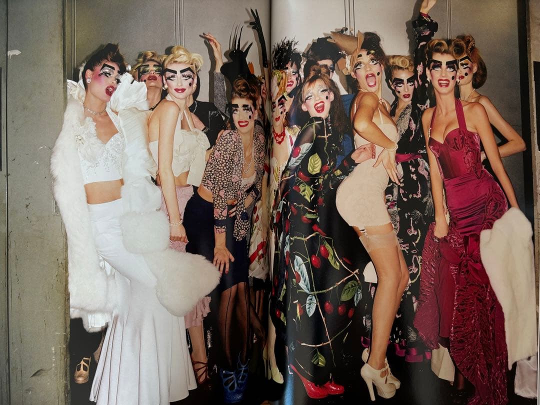 『John Galliano:Unseen』