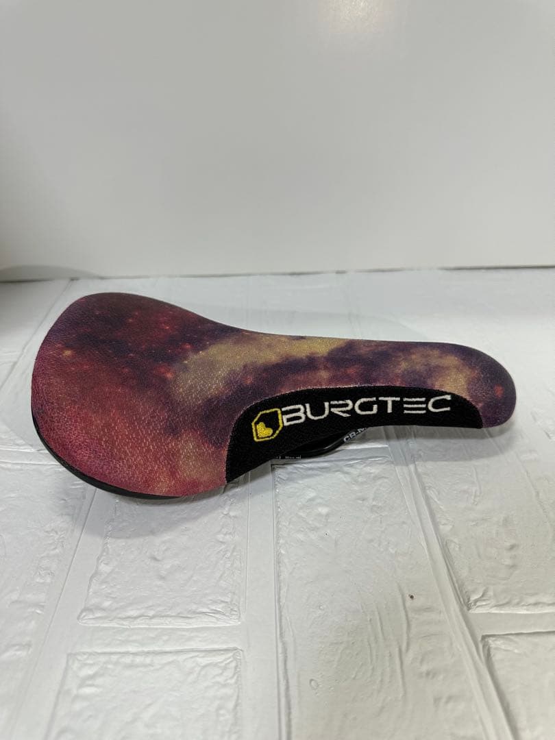 Burgtec The Cloud Boost Nebula サドル