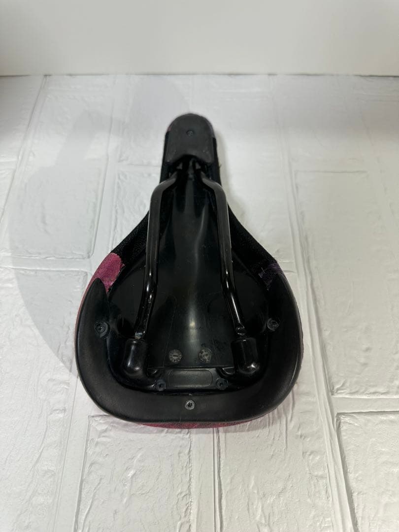 Burgtec The Cloud Boost Nebula サドル