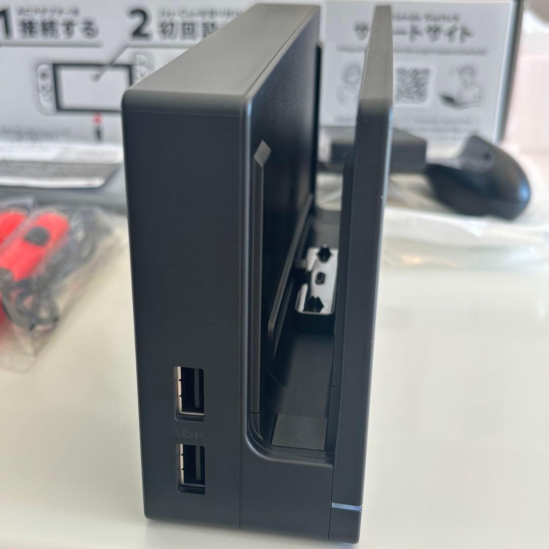 L*m様 Nintendo Switch 本体 保護フィルム付き　携帯用ケース付