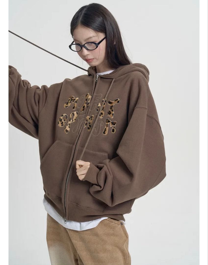 moo レオパードアップリケフードジップアップ ブラウン 裏起毛 MUSINSA