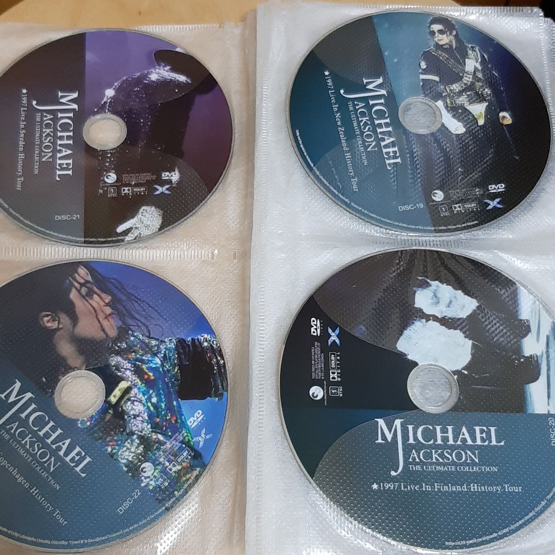 MICHAEL JACKSON マイケル・ジャクソンDVD 32枚+CD1枚