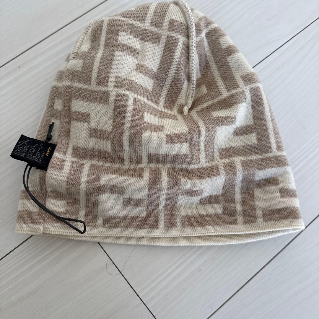 FENDI ロゴビーニー アイボリー/ベージュ