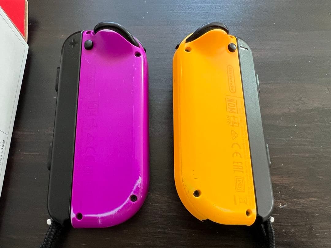 used NintendoSwitch 本体&マリオカートハンドル2つ付き