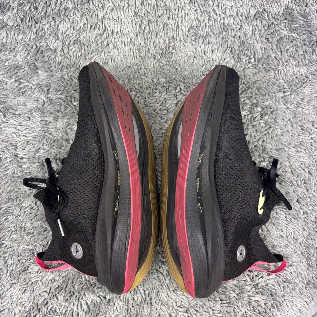 MIZUNO ネオビスタ 25.5 ランニングシューズ ブラック ピンク