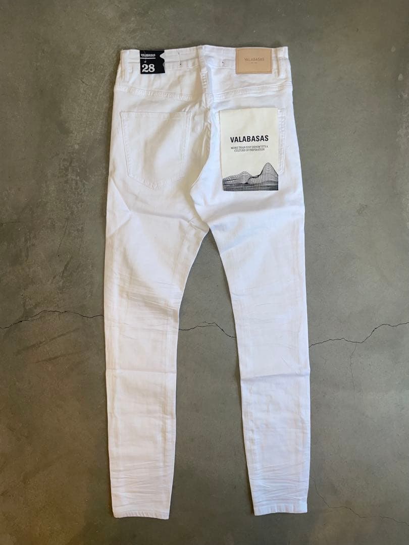 【新品】 VALABASAS スキニー ホワイト サイズ28 早い者勝ち‼️