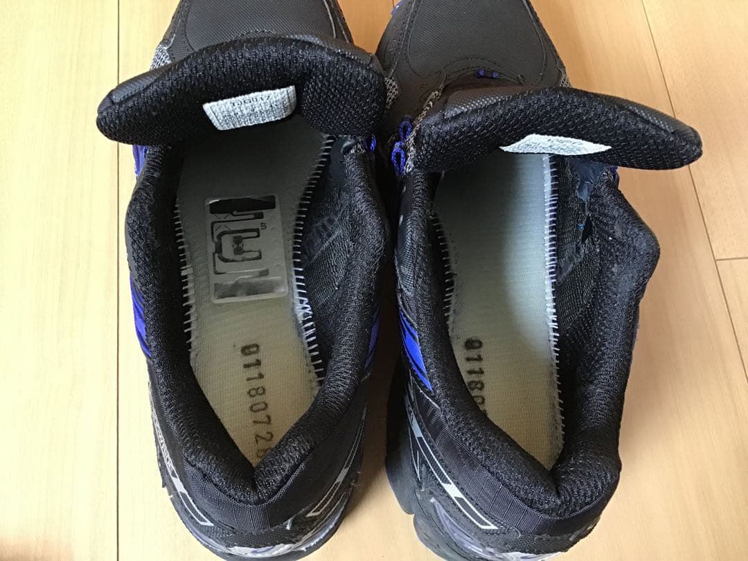 asics ランニングシューズ　ゲルスノーライド　　２６センチ