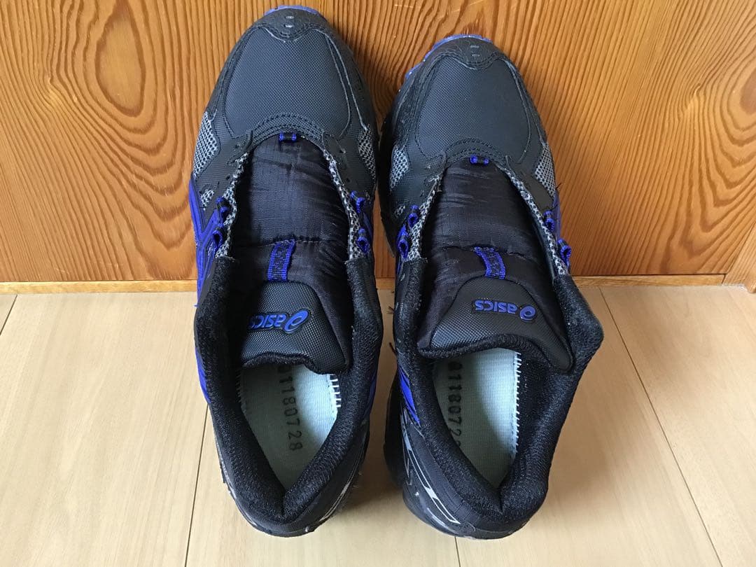 asics ランニングシューズ　ゲルスノーライド　　２６センチ