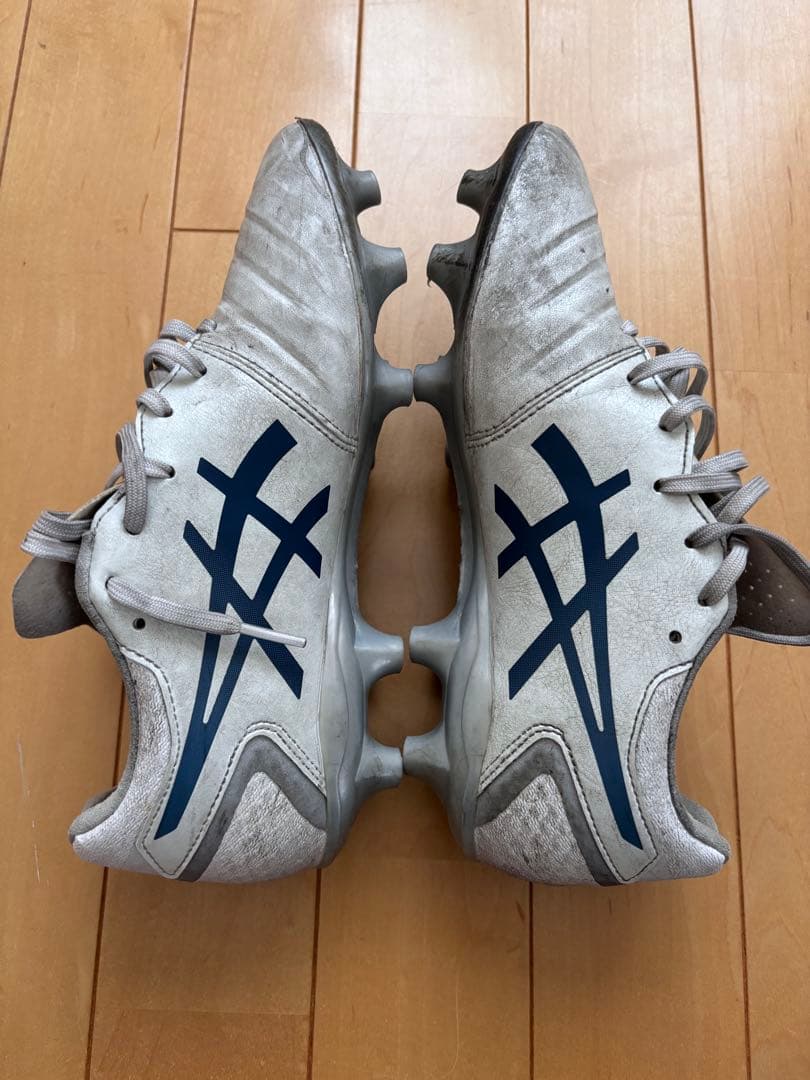 サッカースパイク　アシックス　24cm