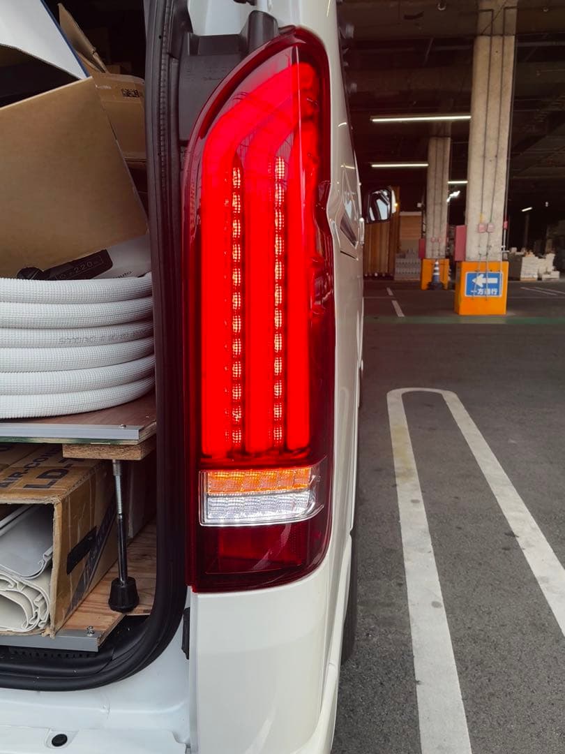 ハイエース ヴァレンティ×レガンス REVO-TypeⅡ テールランプ