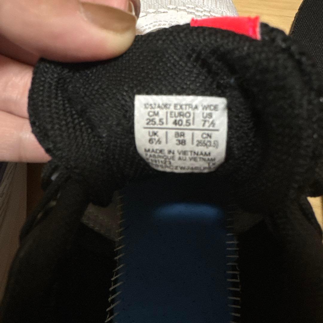 お得！！ASICS バレーボールシューズ25.5cm 4E