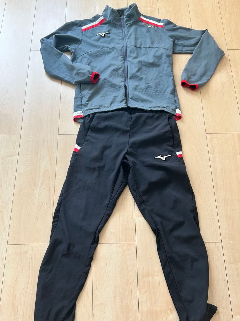 ミズノ MORELIA ジャージ　上下セット グレー ブラック