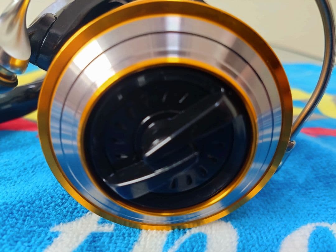 Daiwa 15 レブロス REVROS 4000 スピニングリール