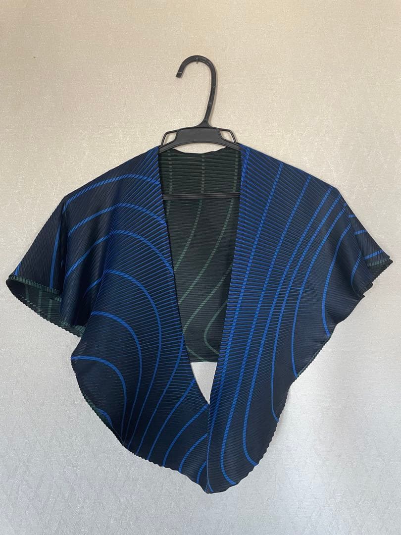 週末お値下げ　PLEATS PLEASE サークルスカーフ