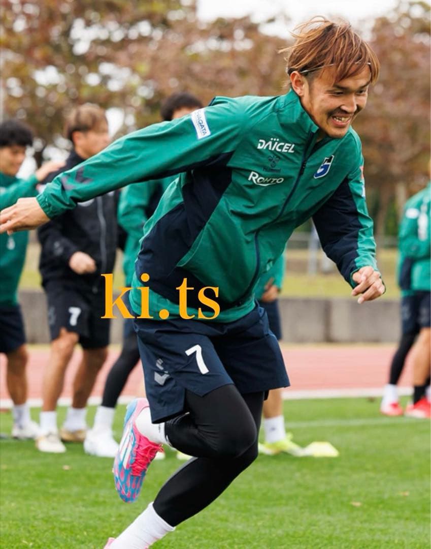 ガンバ大阪× hummel PRO裏付きウーブンジャケット(FPグリーン)